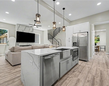 726 Windsor Street Sw - Photo Thumbnail 13