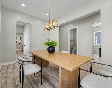 726 Windsor Street Sw - Photo Thumbnail 7