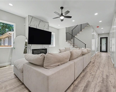 726 Windsor Street Sw - Photo Thumbnail 11