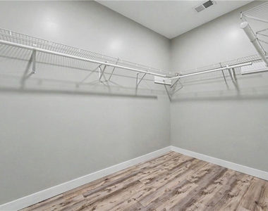 726 Windsor Street Sw - Photo Thumbnail 21