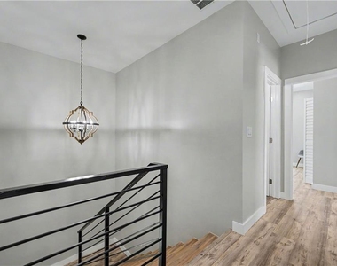 726 Windsor Street Sw - Photo Thumbnail 17