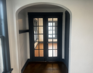 105 University Street - Photo Thumbnail 3