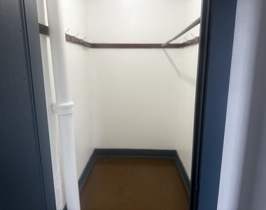 105 University Street - Photo Thumbnail 11