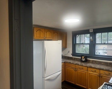 105 University Street - Photo Thumbnail 7