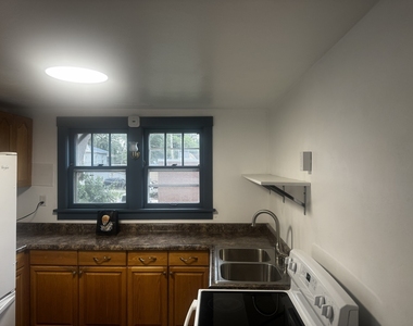 105 University Street - Photo Thumbnail 6