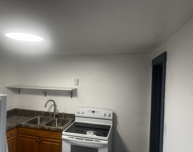 105 University Street - Photo Thumbnail 5
