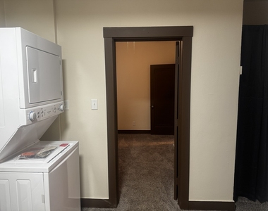 105 University Street - Photo Thumbnail 9