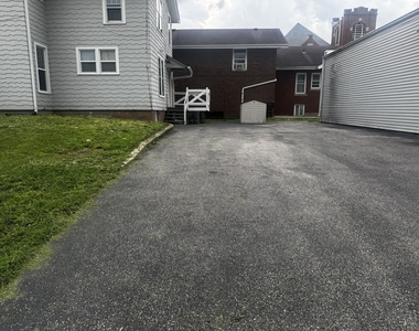 105 University Street - Photo Thumbnail 17