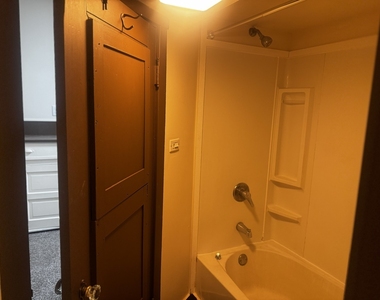 105 University Street - Photo Thumbnail 7