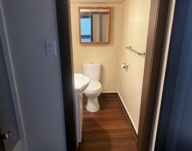 105 University Street - Photo Thumbnail 6