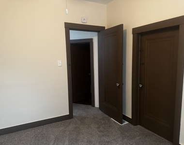 105 University Street - Photo Thumbnail 5