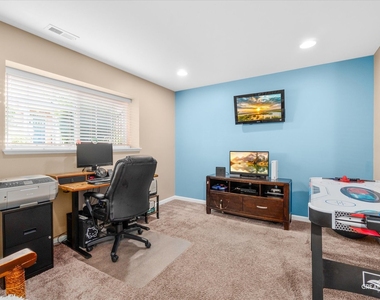 263 Lakeshore Drive - Photo Thumbnail 17
