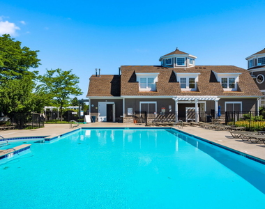263 Lakeshore Drive - Photo Thumbnail 22