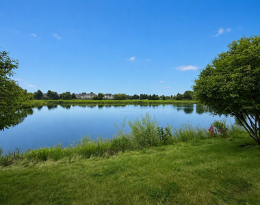 263 Lakeshore Drive - Photo Thumbnail 8