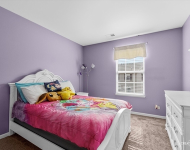 263 Lakeshore Drive - Photo Thumbnail 14