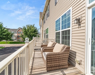 263 Lakeshore Drive - Photo Thumbnail 7