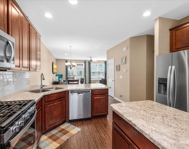 263 Lakeshore Drive - Photo Thumbnail 3