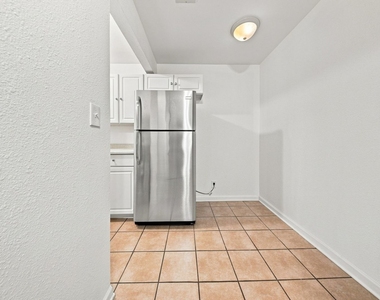 1895 Tall Oaks Drive - Photo Thumbnail 6