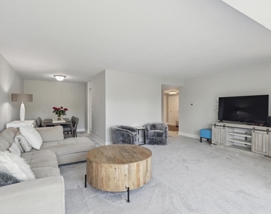 1301 N Western Avenue - Photo Thumbnail 5