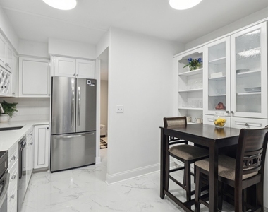 1301 N Western Avenue - Photo Thumbnail 3