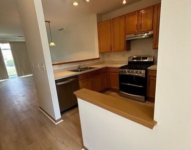 2422 Golf Ridge Circle - Photo Thumbnail 2