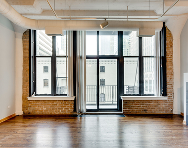333 W Hubbard Street - Photo Thumbnail 1