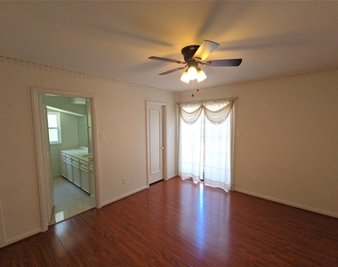 9731 Briar Forest Drive - Photo Thumbnail 10