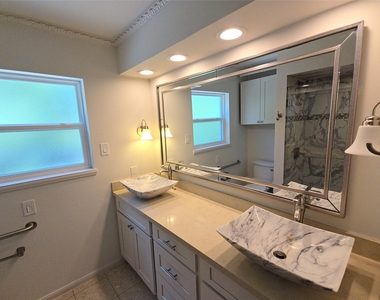 9731 Briar Forest Drive - Photo Thumbnail 11