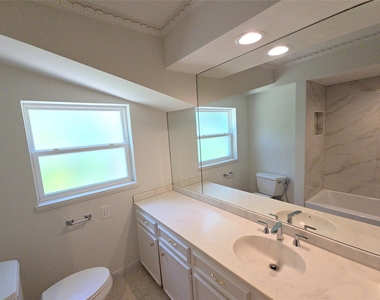 9731 Briar Forest Drive - Photo Thumbnail 16