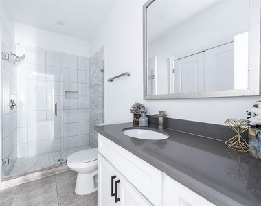 1721 Henderson Street - Photo Thumbnail 7
