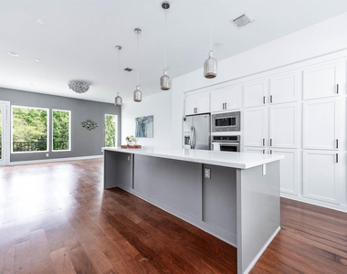1721 Henderson Street - Photo Thumbnail 16
