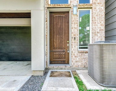 1721 Henderson Street - Photo Thumbnail 4