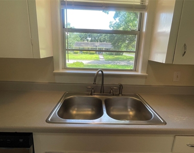 5042 Grape Street - Photo Thumbnail 3