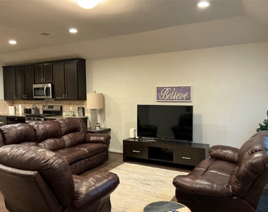 4030 Emperor Valley Lane - Photo Thumbnail 7