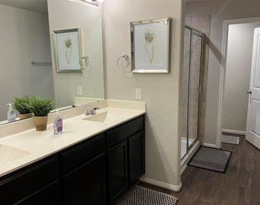 4030 Emperor Valley Lane - Photo Thumbnail 6