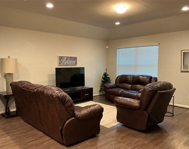 4030 Emperor Valley Lane - Photo Thumbnail 9