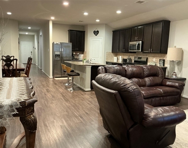 4030 Emperor Valley Lane - Photo Thumbnail 11