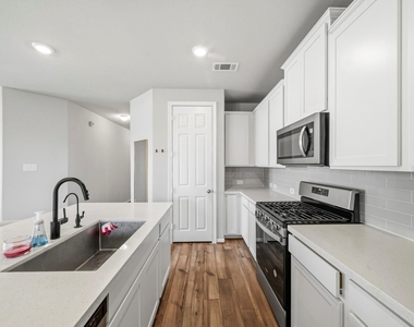 2420 Solaris Bend Dr - Photo Thumbnail 5