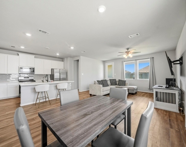 2420 Solaris Bend Dr - Photo Thumbnail 10