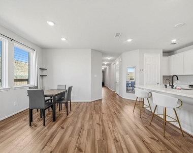 2420 Solaris Bend Dr - Photo Thumbnail 9