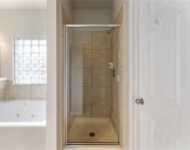 21915 Sunvolt Court - Photo Thumbnail 32