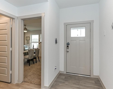 7918 Murciana Drive - Photo Thumbnail 10
