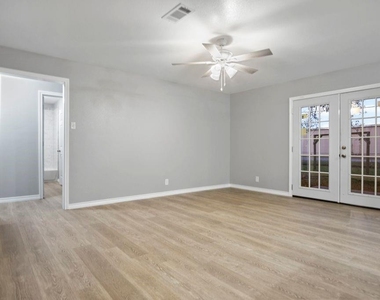 1347 E Palm Drive - Photo Thumbnail 14
