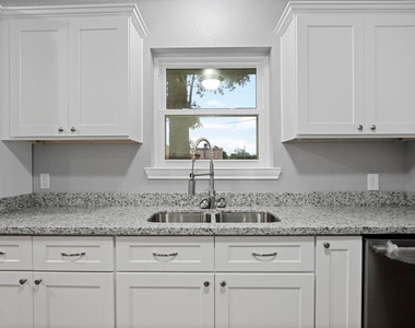 1347 E Palm Drive - Photo Thumbnail 4