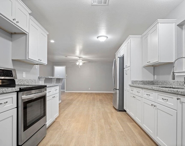 1347 E Palm Drive - Photo Thumbnail 7