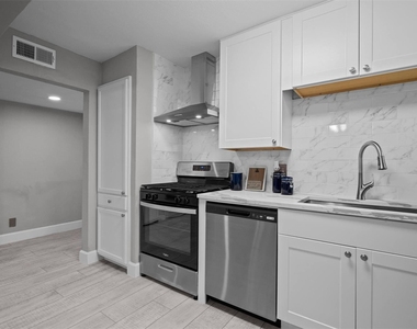8100 Seawall Boulevard - Photo Thumbnail 2