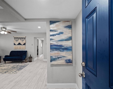 8100 Seawall Boulevard - Photo Thumbnail 1