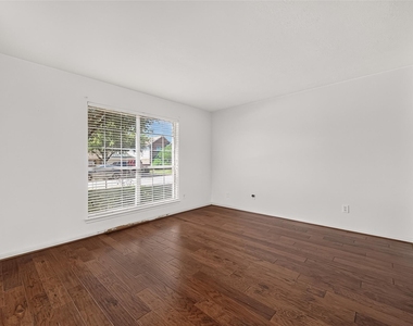 25346 Barmby Drive - Photo Thumbnail 4