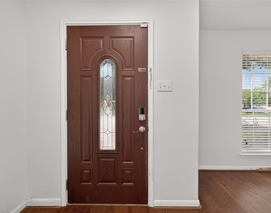 25346 Barmby Drive - Photo Thumbnail 3