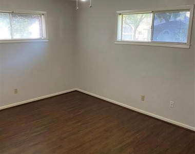 1116 Frances Drive - Photo Thumbnail 7